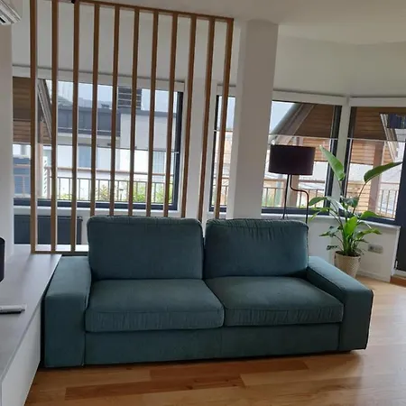 아파트 Modern Floor Loft With Balcony