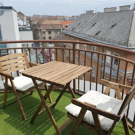 Modern Floor Loft With Balcony * ブダペスト
