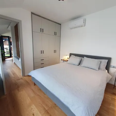 Apartman Modern Floor Loft With Balcony *